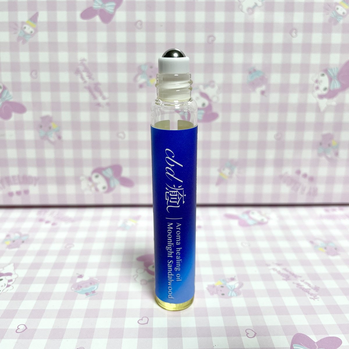 mnst_ts's tweet photo. MoonlightSandalwood アロマロールオン
ホホバオイルで肌を滑らかにし、CBDで身体を癒し、Aromaで気分を整えます🫶🏻
うなじや首、肩、こめかみ、手首などに塗って使ったり、塗るパフュームとしても🙆♀️
サンダルウッドの香りに癒される、お気に入りの商品です🥰❤️
#canlife #アロマロールオン https://t.co/LjdI7dMviP