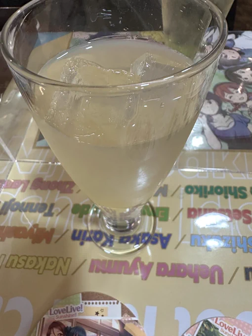 秋葉原に戻り、ラブライブデイズとコラボのggigoカフェにてAqoursメニュー。ずっともパフェとよしこと花丸ちゃんのドリンクを楽しみました 