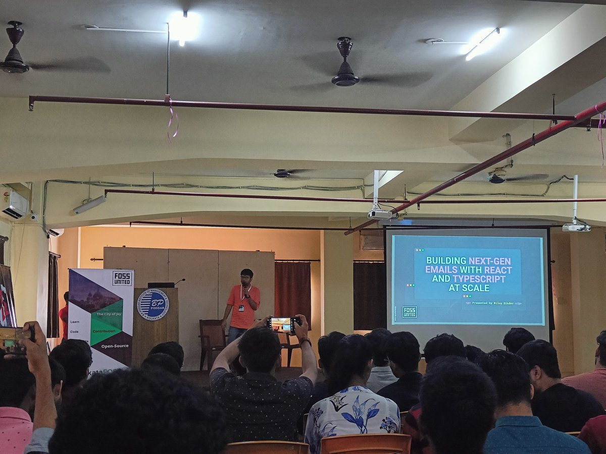 MeghadriKoley's tweet photo. One of my favourite speaker Niloy Sikdar @niloysikdar_ 🔥

@Keployio 
@FossKolkata 
@FOSSUnited 

#KolkataFoss #Foss #opensource https://t.co/1U0h5A4s4j