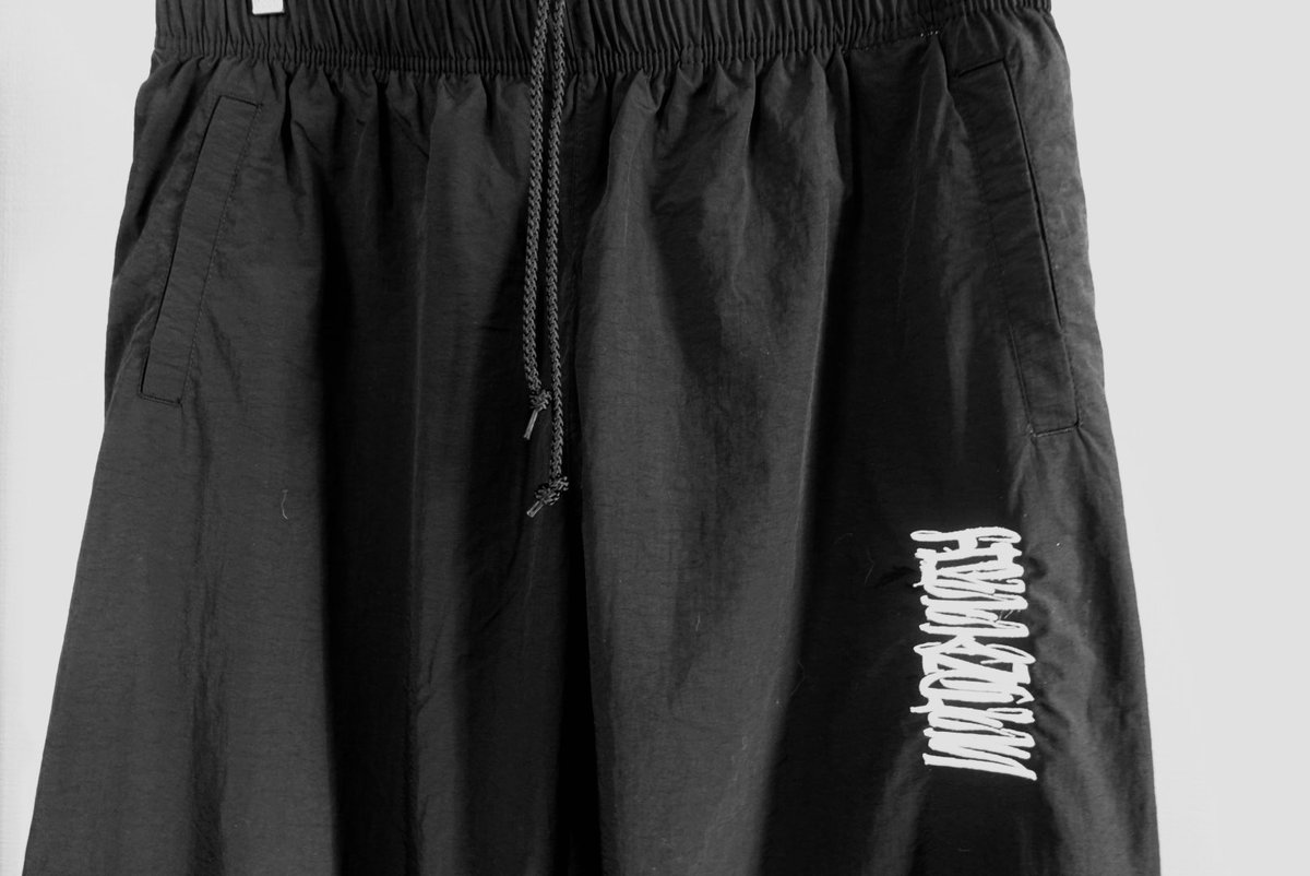 THREEANGLES2009's tweet photo. ナイロンセットアップ入荷✴️

https://t.co/E7ReRlv4Fk https://t.co/8IwLb4Y40s