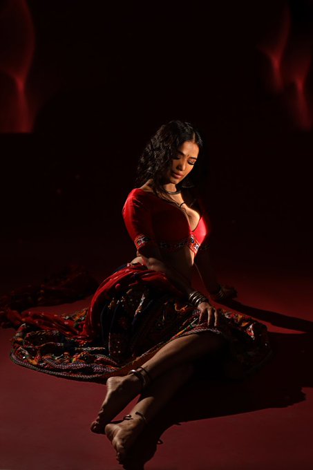 There is always some madness in love .. https://t.co/QZJ4mz2XXb