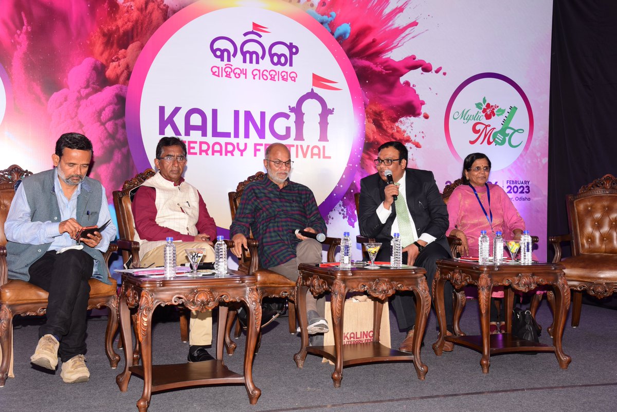 kalingalitfest's tweet photo. #KalingaLitFest
The esteemed panellists #Akhilesh, #MadhuKankariya, #PankajChaturvedi, #GeetaShree and #VijaiTrivedi discussed the influence that globalisation has had on the changing ecosystem of language, literature and society and the symbiotic nature of this relationship. https://t.co/vNmUU34MSW