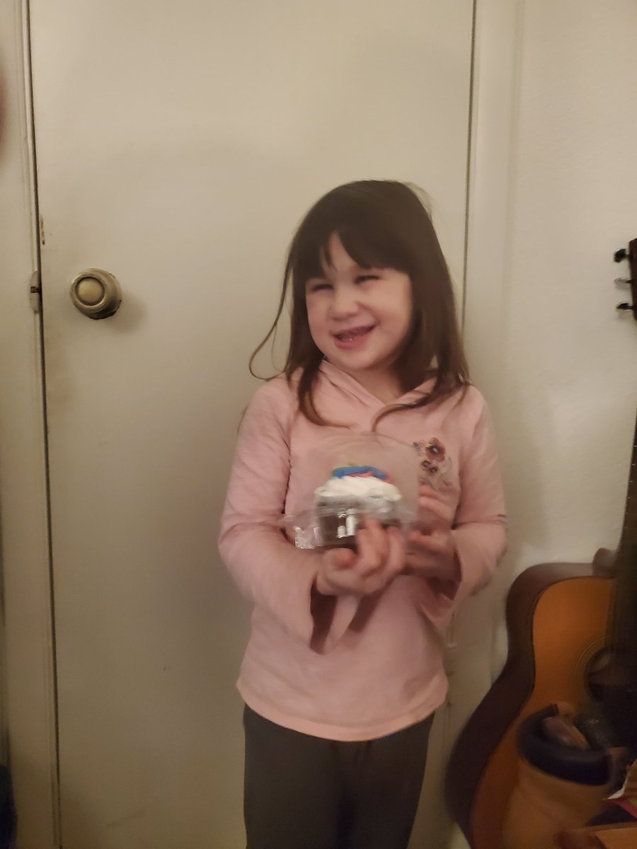 dj9662's tweet photo. @TheRock my 4 year old Daughter named Jaylee said she has big muscles like the Rock. 🤣 https://t.co/d6yRYIvO2J