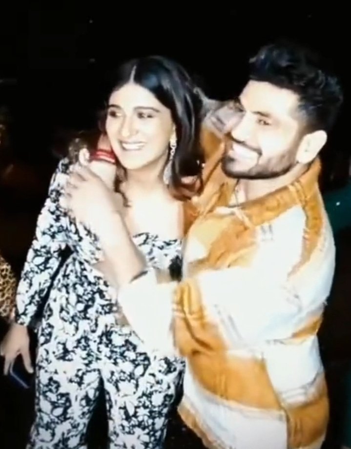Onkar2305's tweet photo. They way he holds her...
The way she holds him...
#shivrit 🥺🧿❤️ https://t.co/42q9kPs4GL