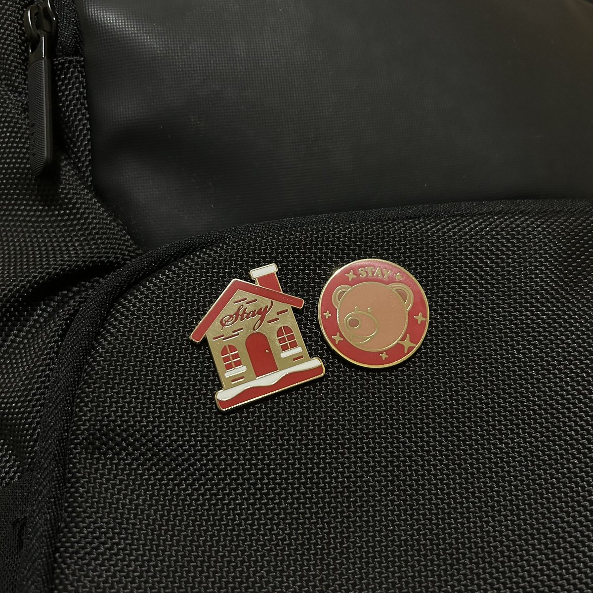 yeppeoseung's tweet photo. my badge set arrived today! thank you so much @cafe2jin ❣️❣️#cafe2jinproofs https://t.co/atuzAgM6Md