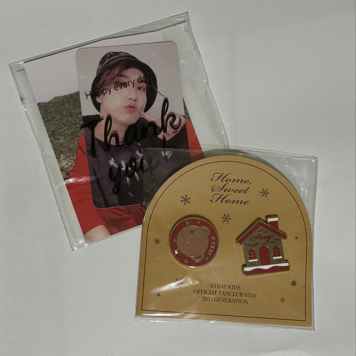 yeppeoseung's tweet photo. my badge set arrived today! thank you so much @cafe2jin ❣️❣️#cafe2jinproofs https://t.co/atuzAgM6Md