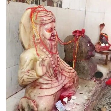 SunilShah4444's tweet image. सिंगरौली-गाहिलगढ़ गांव में स्थित सेमरा बाबा के नाम से प्रसिद्ध एक मदिर है जहां भक्त अपनी मनोकामना लेकर आते हैं और मनोकामना पूरी भी होती है परंपरा द्वारा यहां भजन,कीर्तन होता है ग्रामीण कहते है उसी सेमरा बाबा पुल से  कंपनियों के ट्रक ट्रेलर बड़े बड़े वाहन जाते है खतरा बना रहता है