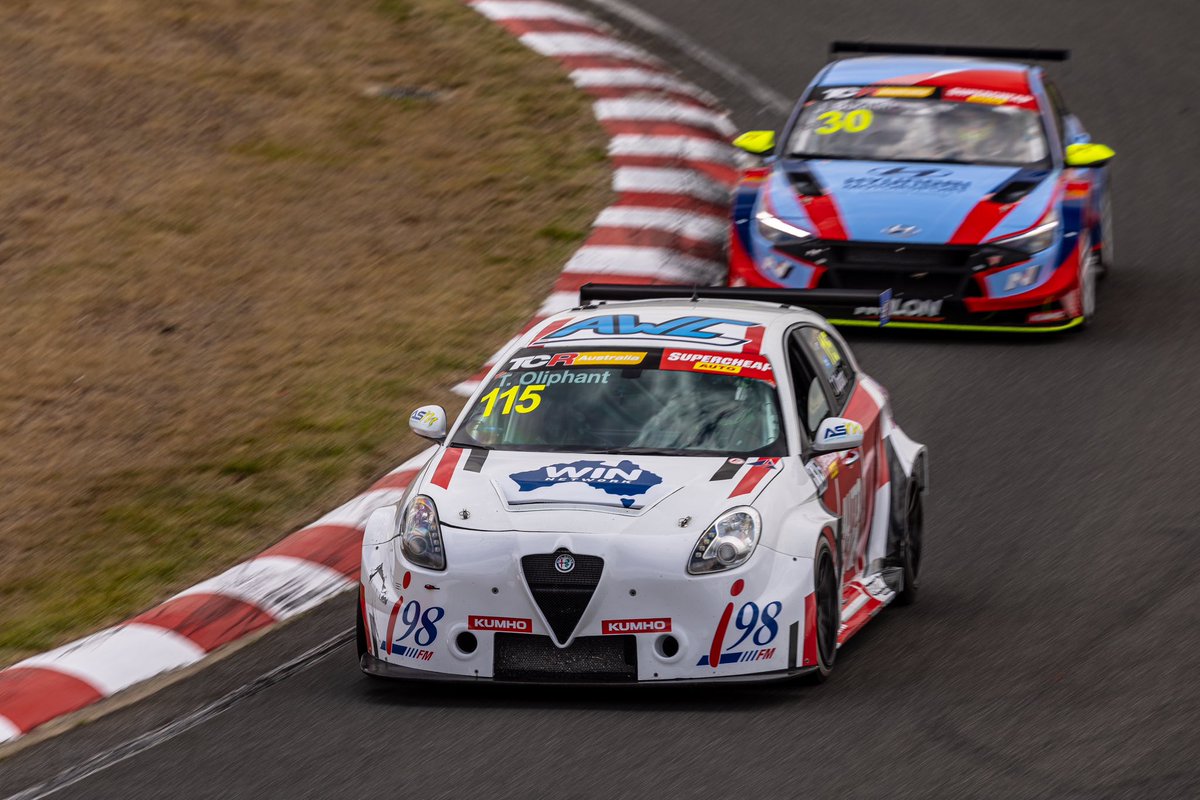 P8 - Race 1 was full of positives, good start, got hit back a few places but then had great pace. I’m taking a lot of confidence into tomorrows reverse grid where I’ll line up P3 💪

#motorsport #tcr #racing #australia #tasmania