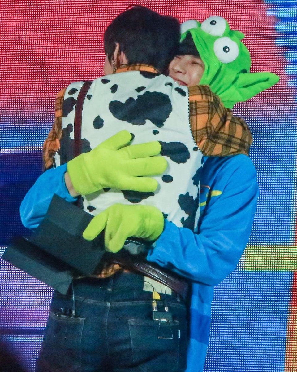 Nalda_Ori_'s tweet photo. 손가락이 4개밖에 없어!!! https://t.co/REtoJ5TWLZ