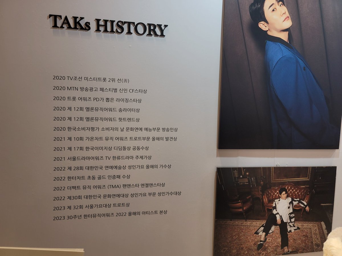 raki_tak513's tweet photo. 3시간 기차타고 가서 11시50분에 도착했는데 입장마감되서 멍한채로 더현대에 있다가 전시된 애기들과 직접 그리고 만든 작품들만 구경하고 나옴..지방에서 겨우갔는데 굿즈는 구경도 못함😥(영탁과 애기들은 이쁨💙)
#영탁의_이중생활_TAKsSTUDIO
#영탁X에버라인_팝업스토어 https://t.co/nxvjWpy1EK