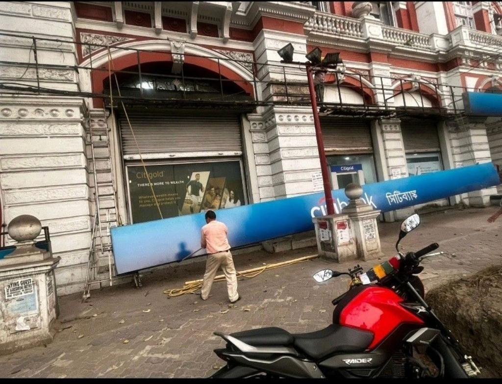 datta_arvind's tweet photo. All good things come to end one day as Citi branches are rebranded as Axis branches
Sad day to see Citi exit consumer banking in India
A great institution where I learned banking, had so much of learning and growth opportunities.
I owe my success in my career to Citi https://t.co/Slm8nMNGNo