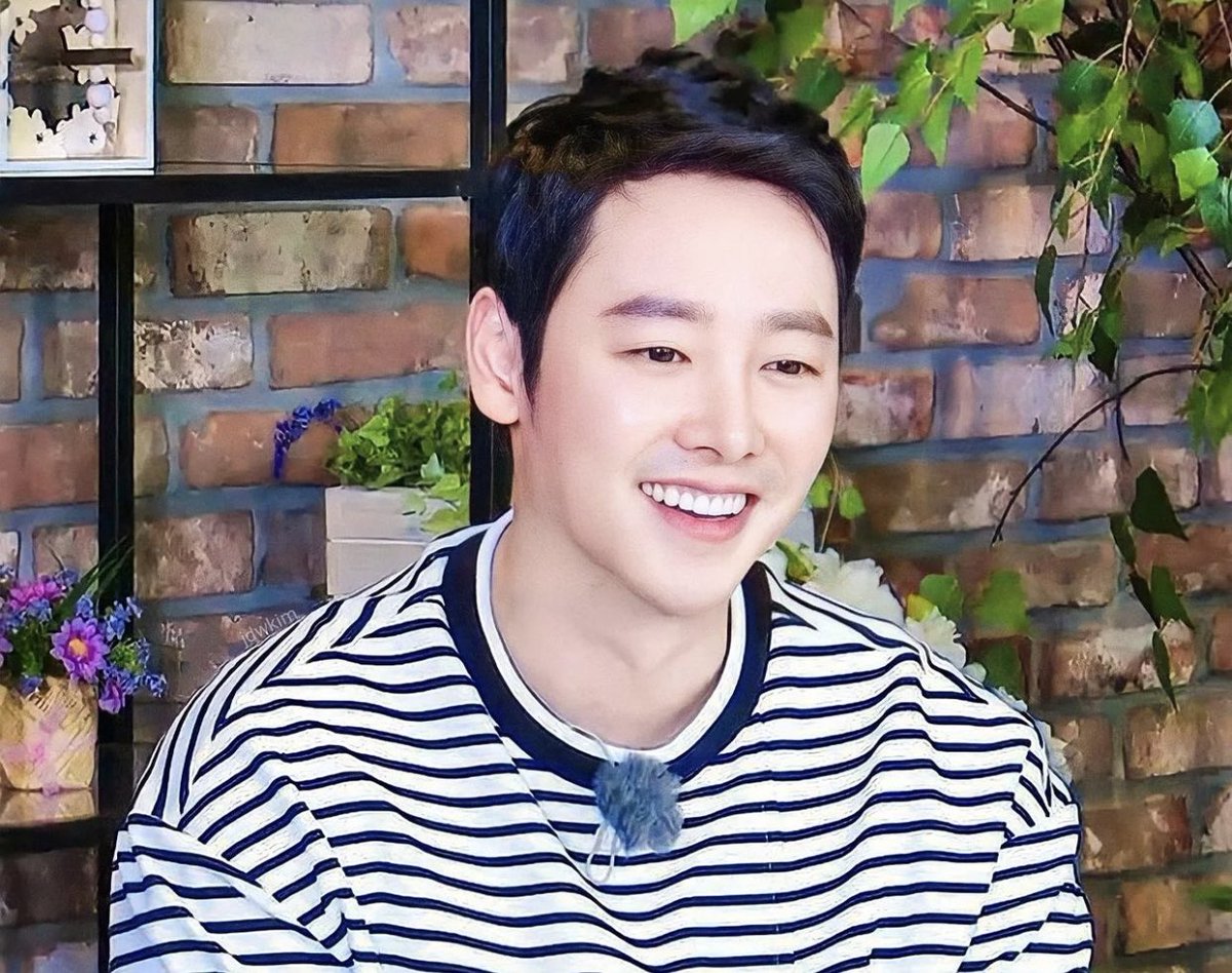 순간 송중기인줄..