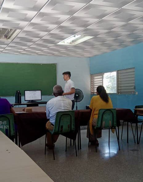 Heyitsmeerodney's tweet image. Graduado 👨‍🎓 al fin #UCPEJV #MasterinSciences #ThesisPresentation