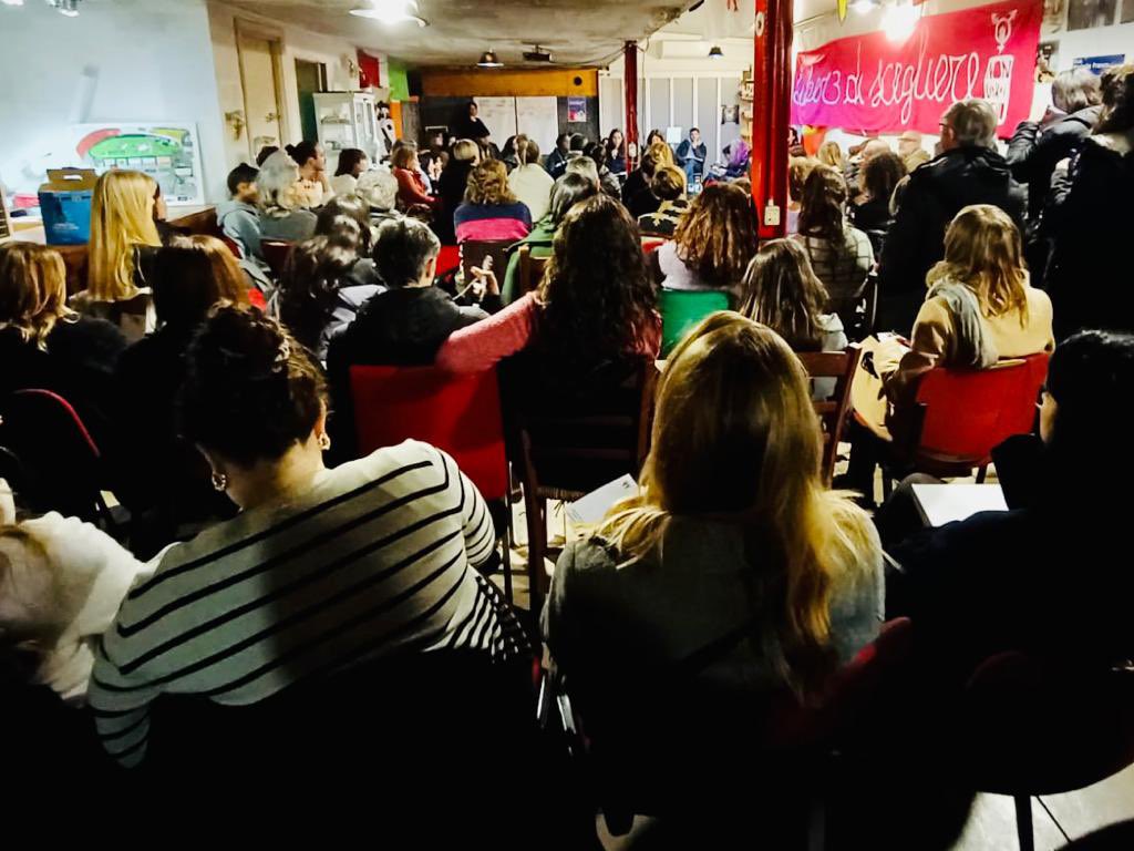 #Roma #Acrobax primo incontro del nostro ciclo di autoformazione insegnanti. bell hooks e “l’educazione come pratica di libertà”, con #NUDM verso lo #sciopero dell’#8M per una scuola transfemminista, antirazzista è antifascista #ValditaraDimettiti #CLAP #AnnalisaSavino #Scuola