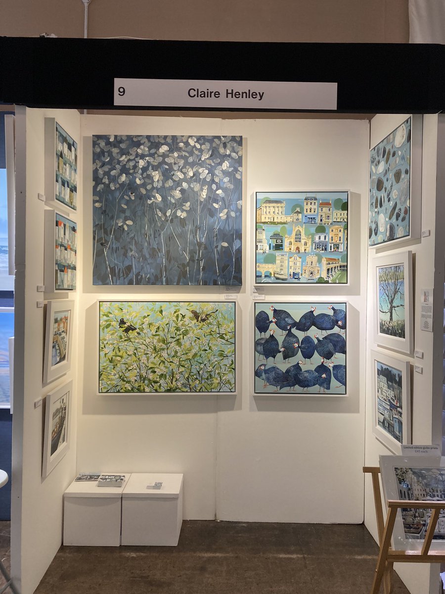 ClaireHenleyArt's tweet photo. A lovely start to the private view @bathartfair when my guinea fowl flew off the wall (cough) 4 mins after the doors opened. I probably looked a bit shocked. 😬

Open all weekend - come on down!
Sat 10-6
Sun 10-5
#bathartfair #cityofbath #bathartfair2023 #BathPavilion https://t.co/DszIr9d4JZ