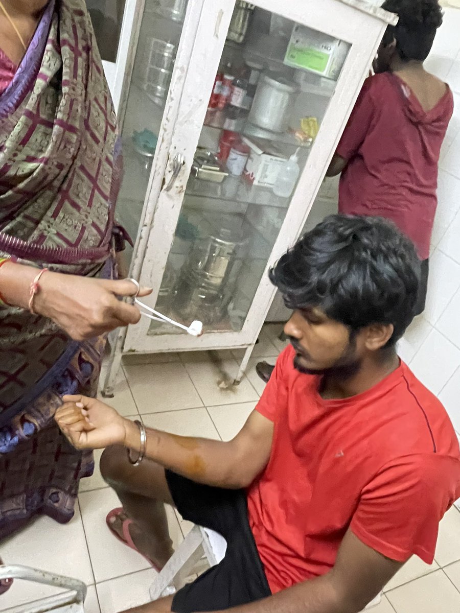 VishnuRupureddy's tweet photo. SFI violence politics has unleashed in @HydUniv , targetted and attacked tribal students and @abvpuoh karyakarthas with sharp knives. 

These goons of hatred should be booked and brought to justice. https://t.co/yzTlrohX2b