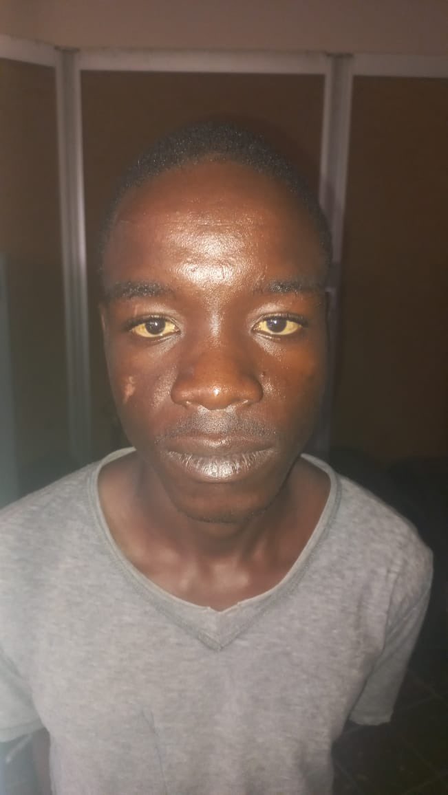 JacaNewswatch's tweet photo. Mpumalanga police are looking for three men who escaped from police holding cells in Acornhoek on Wednesday evening. https://t.co/5MwvWWRSJA