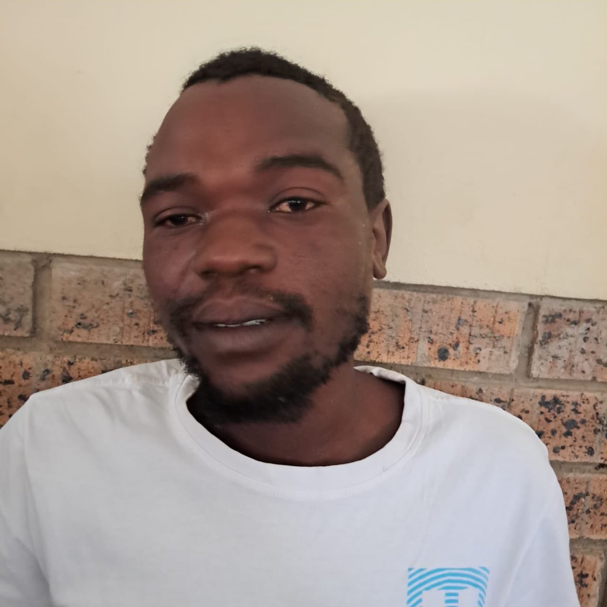 JacaNewswatch's tweet photo. Mpumalanga police are looking for three men who escaped from police holding cells in Acornhoek on Wednesday evening. https://t.co/5MwvWWRSJA