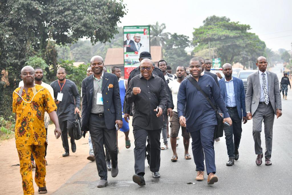 EstherUmoh10's tweet photo. PO on his way to cast his vote. 👏🏻👏🏻 https://t.co/yaQ263ZpgI