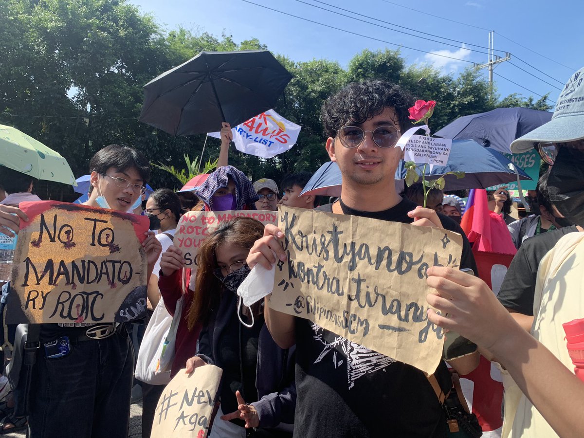 scmp_upd's tweet photo. Tagumpay ang pagkilos!
Kasama ang iba’-ibang sektor, nakiisang SCMP Diliman sa ika 37 na komemorasyon ng EDSA.
#NeverAgain
#EDSA37
#JoinSCMPUPD https://t.co/OvvVqoTDl0