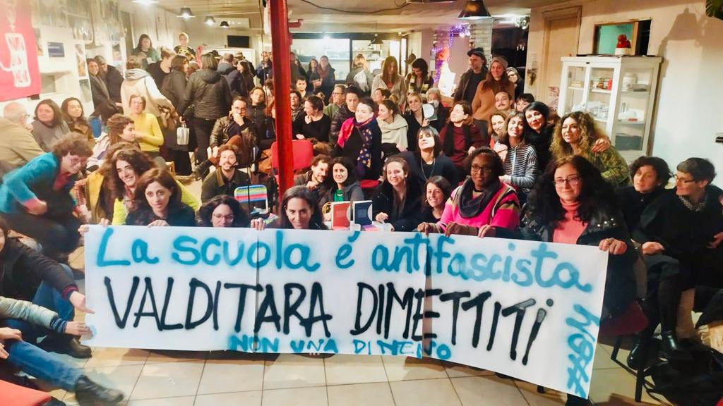 CLAP_RM's tweet photo. #Roma #Acrobax primo incontro del nostro ciclo di autoformazione insegnanti. bell hooks e “l’educazione come pratica di libertà”, con #NUDM verso lo #sciopero dell’#8M per una scuola transfemminista, antirazzista e antifascista #ValditaraDimettiti #CLAP #AnnalisaSavino #Scuola https://t.co/4nMU17GvV8