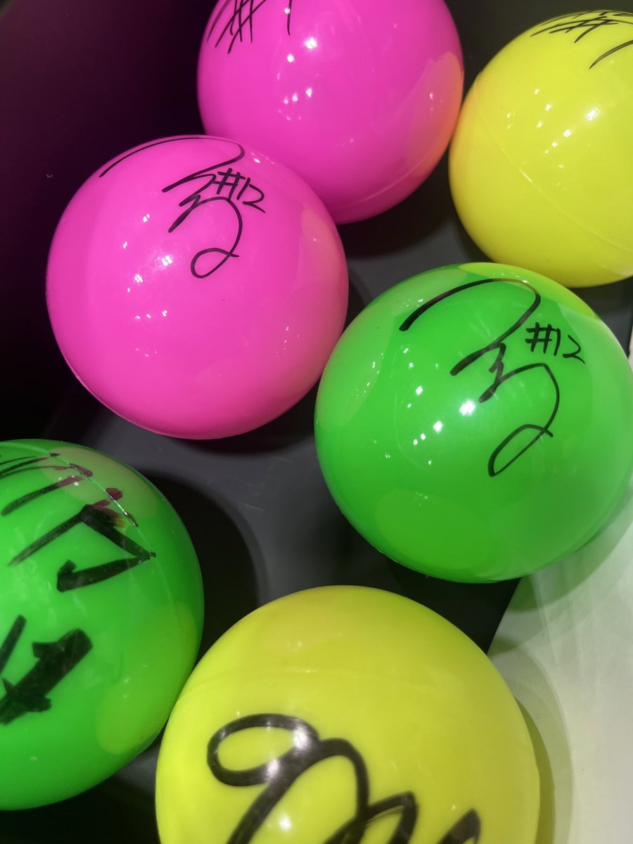 鹿児島レブナイズ サイン入りボール 今節よりサインボールの投げ込み復活🎉 1階席のお客様を対象に、試合