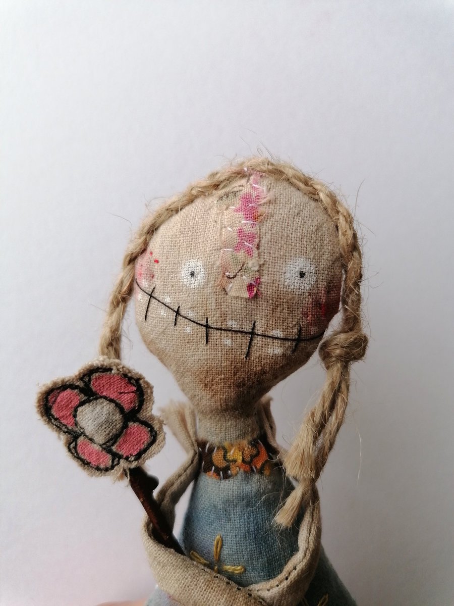 Handmade little folk art doll created with tea dyed fabrics.
I love my characters to be unique and wonderfully weird.
Available on Big Cartel
Littlebirdofparadise.bigcartel.com/product/blue-d…

#MHHSBD #UKGiftAM #shopindie #craftbizparty