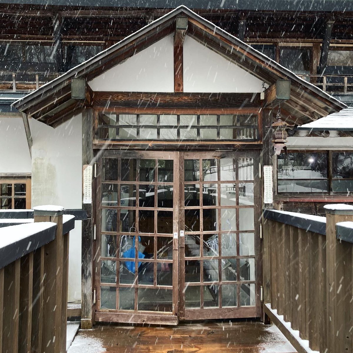 「痺れるほどカッコイイ日本の建物と風景*今回の旅行はレトロ満載でした#宝川温泉 #」|Harukaze+syuiti。のイラスト