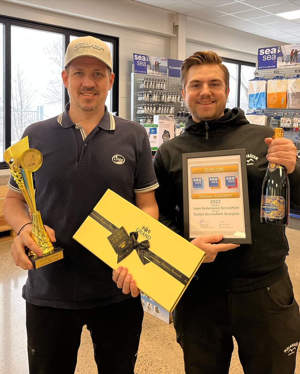 fillefilander's tweet photo. Vi har fått pris för vårt arbete med butiken under förra året.
Vi vann kategorin Sales Performance ServicePoint. Vi är jätteglada och hedrade och det sporrar oss ännu mer att ge Strängnäs Mälarens bästa Marina och Båtbutik!

#mälarbåtar #seasea #strängnäs https://t.co/ApoqTk58Q3