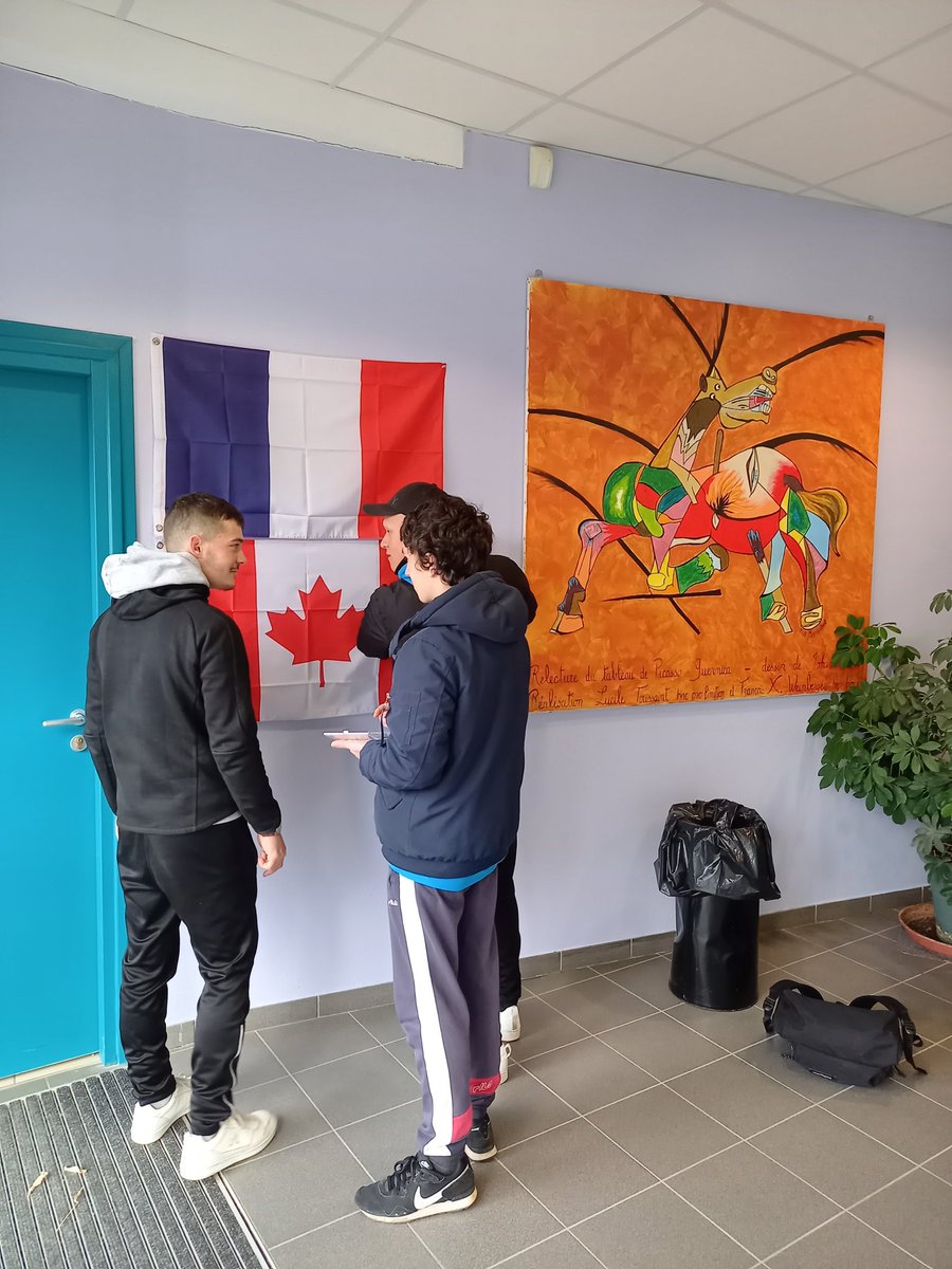 Aujourd'hui PORTES OUVERTES au lycée Lumière site Beauregard,  le projet MOB vous attend 😉🇨🇦 <a href="/lhgbesancon/">Lettres histoire géographie académie de Besançon</a> <a href="/acbesancon/">Académie de Besançon</a> <a href="/FiletPierre/">Pierre Filet</a> @