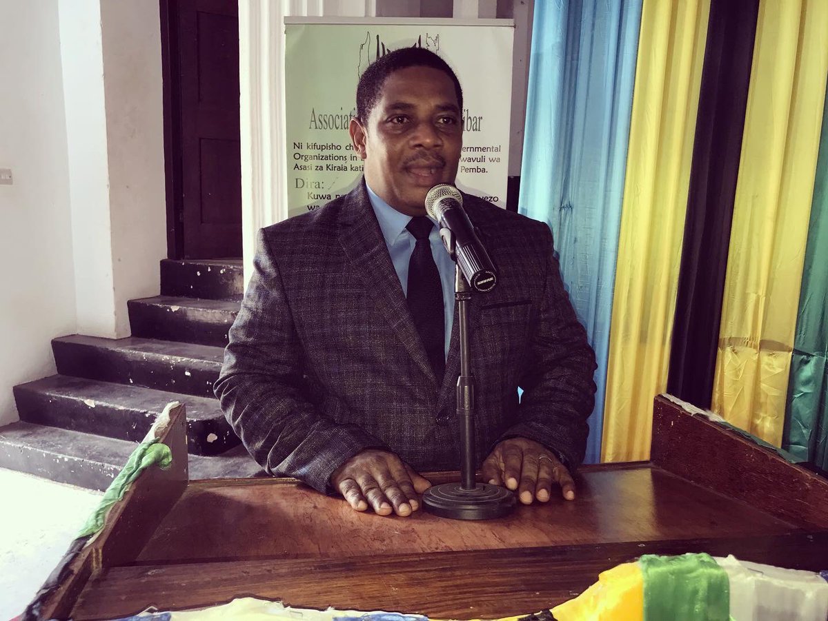 angoza_zanzibar's tweet photo. Mgeni rasmi Mhe @ahmedkherlid Mrajisi wa Asasi za Kiraia Zanzibar akifungua mkutano mkuu wa Wanachama wa ANGOZA https://t.co/vt2SkpPSCe