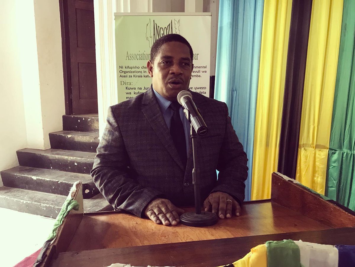 angoza_zanzibar's tweet photo. Mgeni rasmi Mhe @ahmedkherlid Mrajisi wa Asasi za Kiraia Zanzibar akifungua mkutano mkuu wa Wanachama wa ANGOZA https://t.co/vt2SkpPSCe