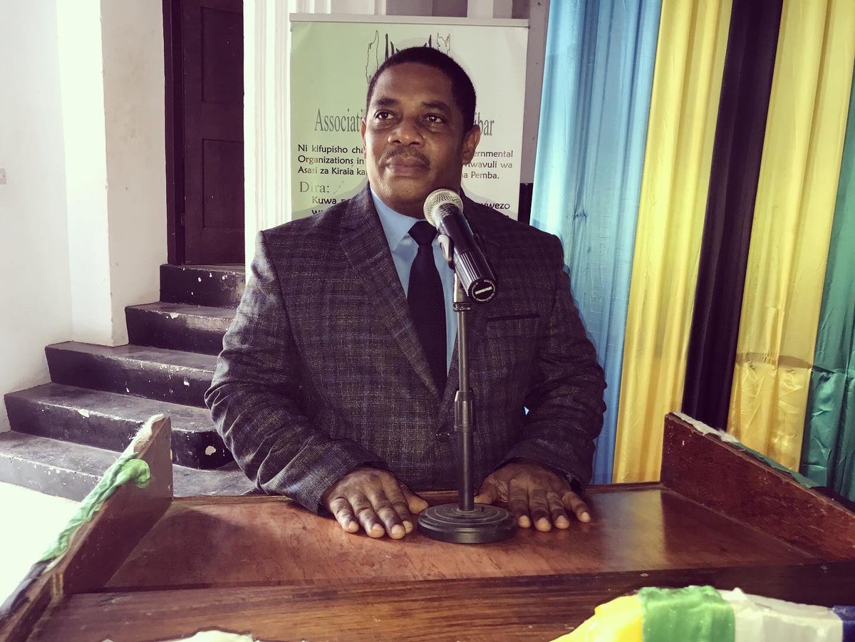 angoza_zanzibar's tweet photo. Mgeni rasmi Mhe @ahmedkherlid Mrajisi wa Asasi za Kiraia Zanzibar akifungua mkutano mkuu wa Wanachama wa ANGOZA https://t.co/vt2SkpPSCe
