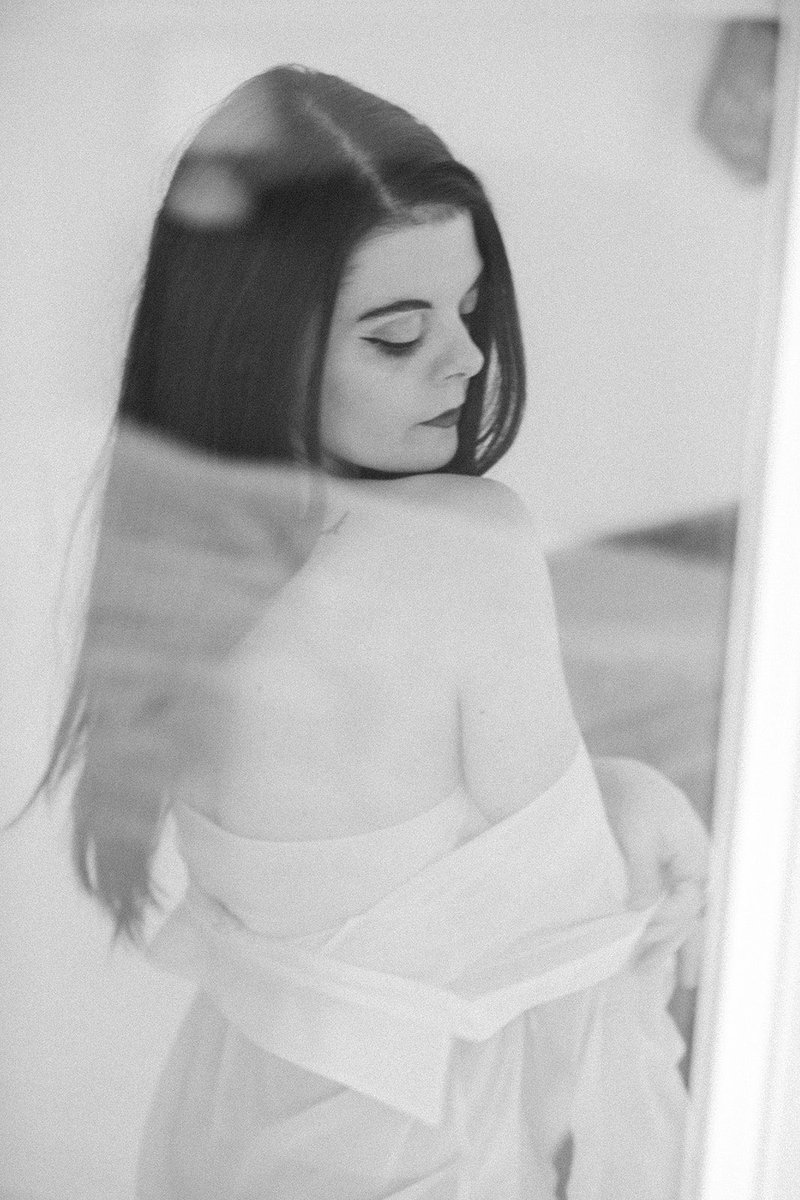 lolitathewicked's tweet photo. Uncovered: part II⁣
⁣
Thank you, @lafleurdeliv for making art with me 📸 🖤⁣
⁣
Scorpio set by @thistleandspire 🦂 https://t.co/5VnYU74rdK