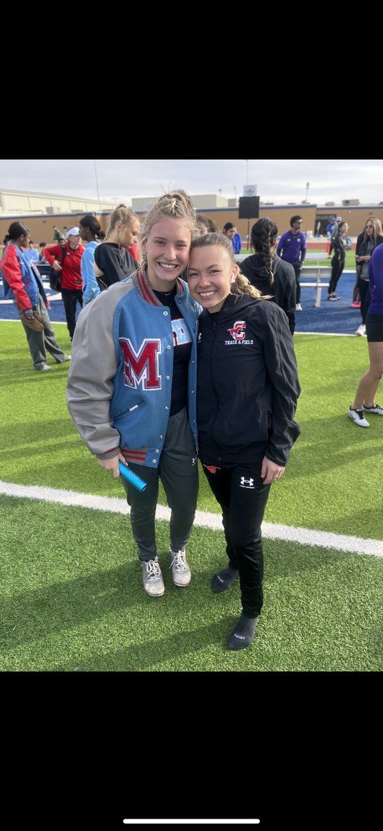 AerialRangel's tweet photo. Different schools, but still my favorite person to compete with !! love you big time @marynnoble ❤️🖤 https://t.co/bNUGismkz0