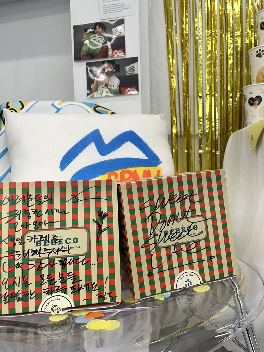 feeldog_hbd's tweet photo. 2일차 오픈 했습니다! 도넛 감사합니다 필독님!! https://t.co/0WAvs1Rdgz