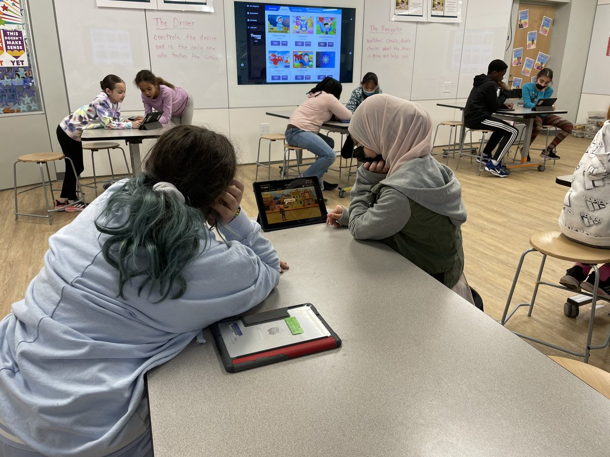 edison_stem's tweet photo. Can you feel the team work and collaboration that paired programming has inspired? Check out the engagement too! #teamwork #tynker #PLTW https://t.co/vRGQ5Yz4iK