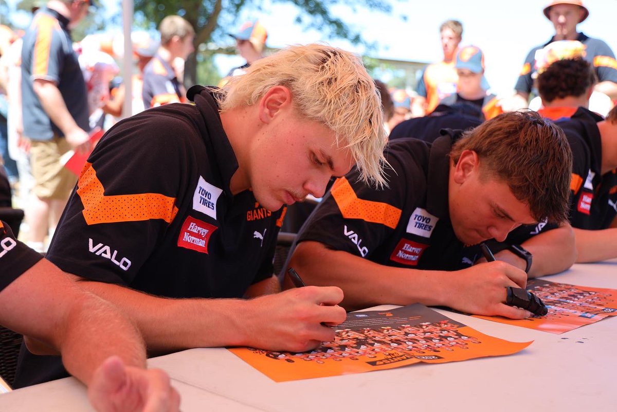 GWSGIANTS's tweet photo. A day out with the GIANTS family 🧡 #BigBigSound https://t.co/mBEjPs3CLK