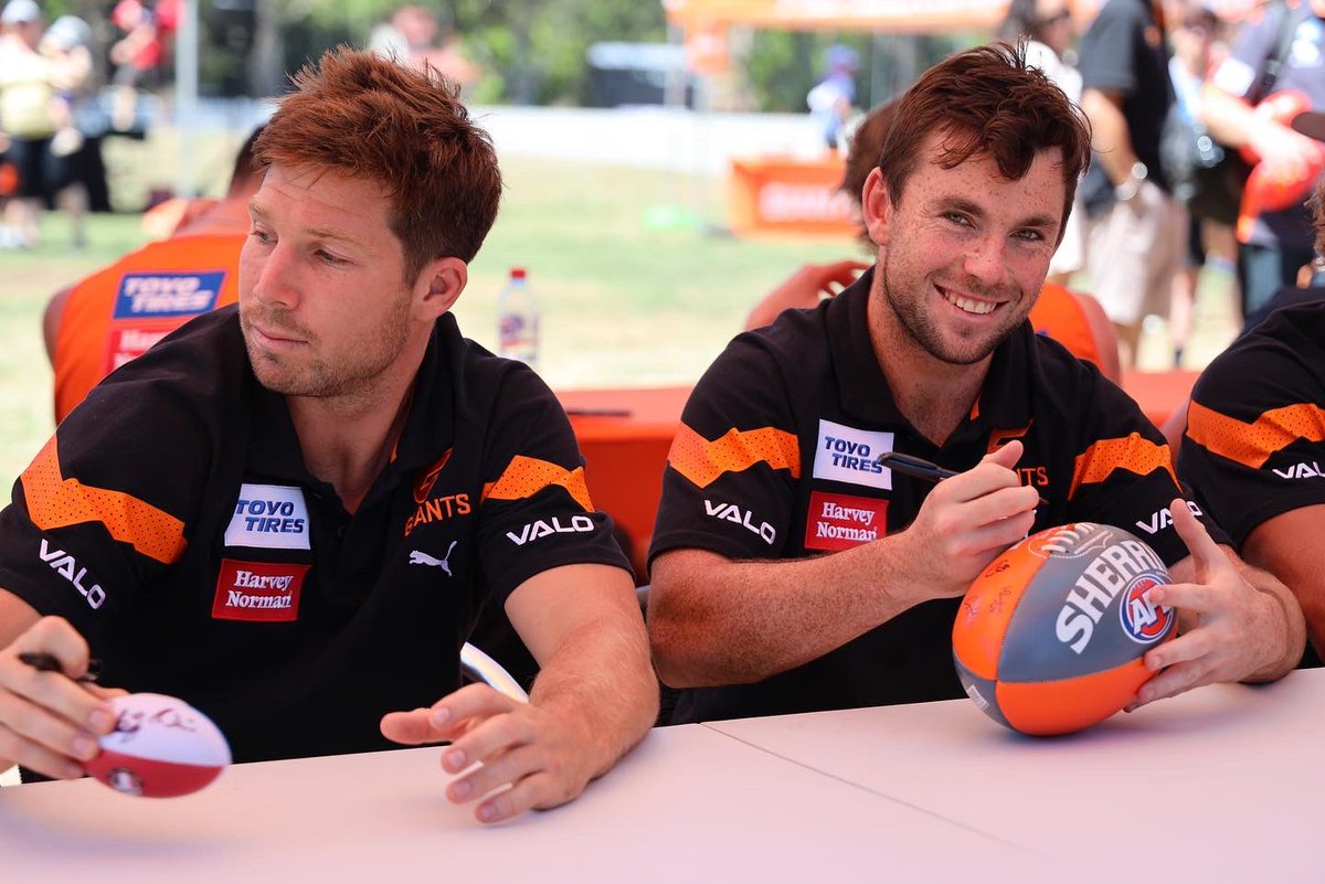 GWSGIANTS's tweet photo. A day out with the GIANTS family 🧡 #BigBigSound https://t.co/mBEjPs3CLK