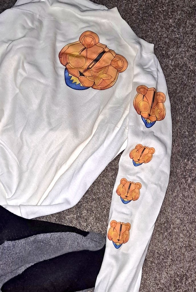 AllenOLantern's tweet photo. Made myself two sweatshirts today. One for tomorrow at Digicon and a Punkjack one because I love him.
They both came out really solid, pictures make them look weird but whatever. Super soft. Had to rush do them as I was leaving the shop, I can't complain. #digimon #punkjack https://t.co/YYGCeFM78E