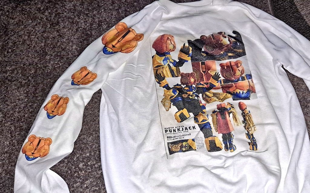 AllenOLantern's tweet photo. Made myself two sweatshirts today. One for tomorrow at Digicon and a Punkjack one because I love him.
They both came out really solid, pictures make them look weird but whatever. Super soft. Had to rush do them as I was leaving the shop, I can't complain. #digimon #punkjack https://t.co/YYGCeFM78E