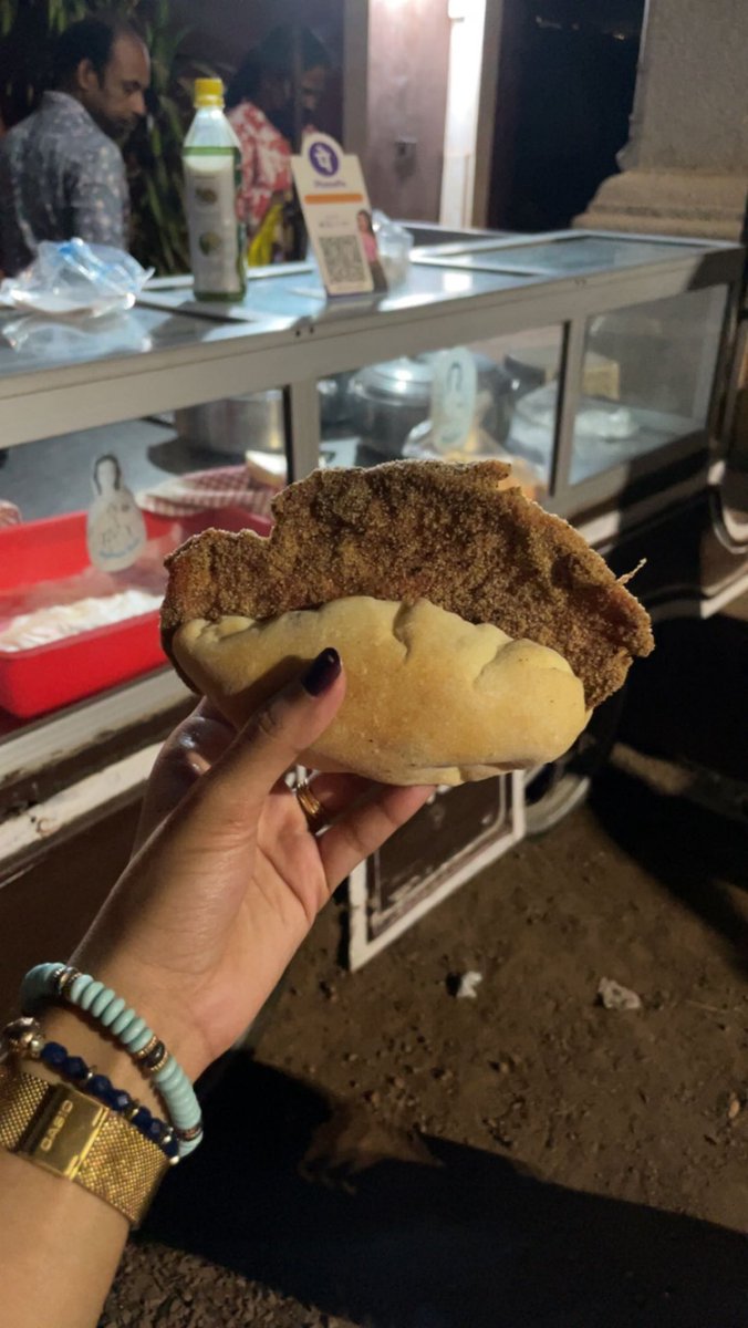 BhukkadBhaloo's tweet photo. I absolutely love Goan street food. And Cutlet Pao is something I can eat everyday & never grow sick of it. The chicken is so comforting and flavourful. It's too difficult to remain distant now that I know of it.
#GoaFood #Goanlife #GoaCarnival #Goa #Panjim https://t.co/oCpg3cs1iE