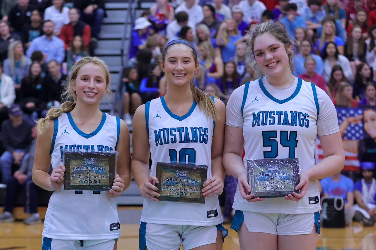 j_michaud_photo's tweet photo. From North Oldham:  Katie Smith, Katelyn Vize, and Liz Boyd   @SOHSGirlsBB @noldhamgbball @OCHSladycolone1 @SOHSDragons @NOMustangs @OCColonelNation @TheSOHSLair @NOHSblackHOLE @THEOZONE7 https://t.co/uMPTmSvvop