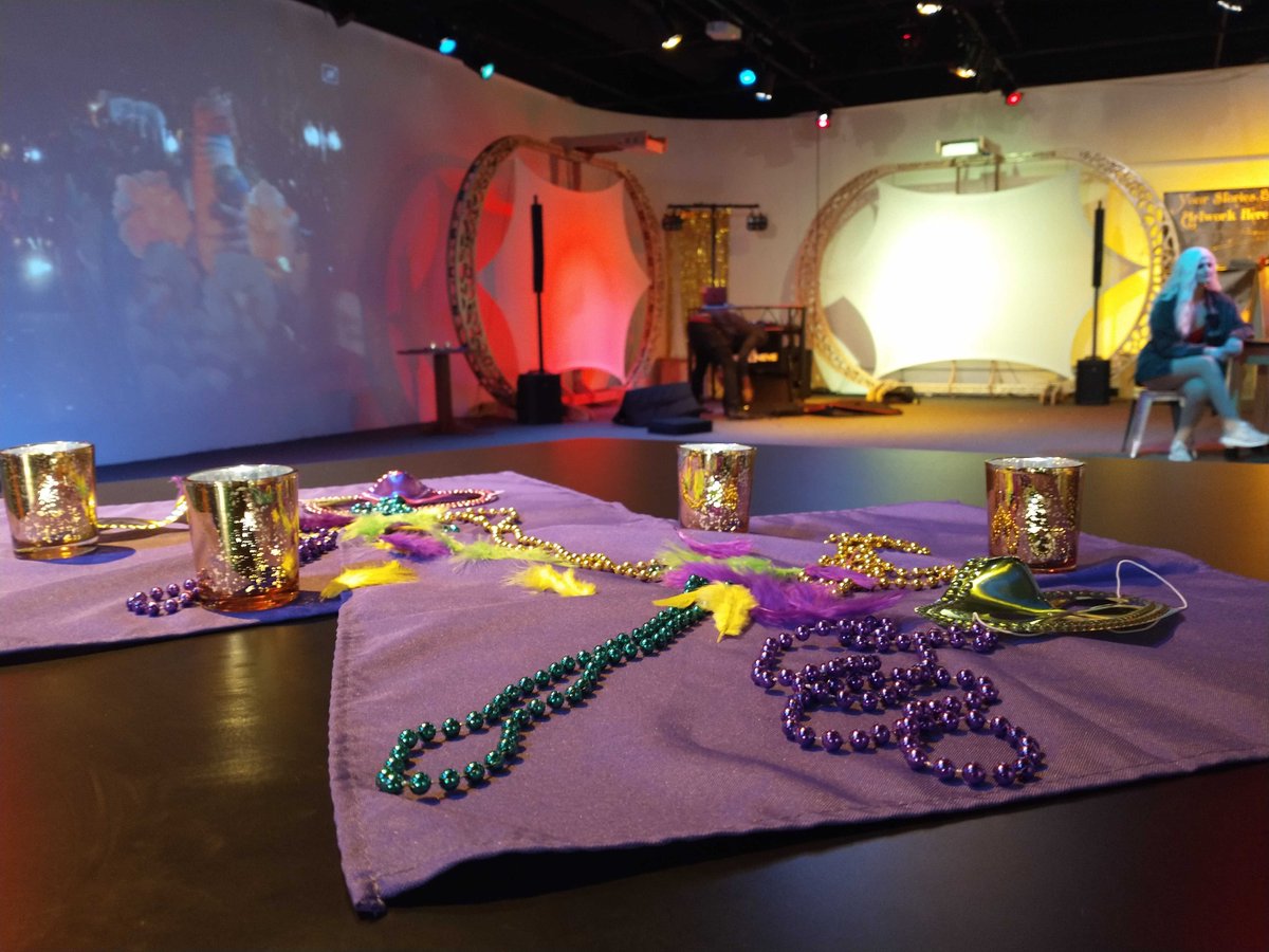 Science_Works's tweet image. The Mardi Gras Celebration right before some guests have shown up, Bar with Drinks, the Night Market come shop, and Fun Again Games is here in the of DICE. OPEN for 21+ folks, until 10pm Tickets $30 at the door. 1500 E Main Ashland.