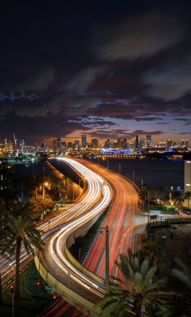 Kwarner5's tweet photo. @Lightroom Over the MacArthur Causeway, Miami Beach https://t.co/Rdtz5Q9j7g