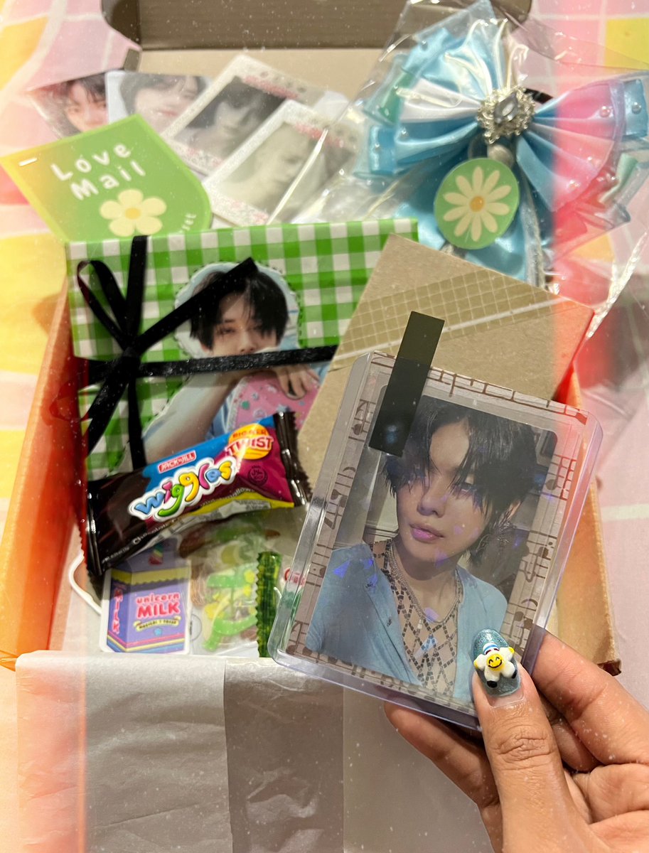 Seokjinniepops's tweet photo. Yeonjun &amp; my Teulight ribbon finally came home💚💙
-
Ang alam ko nakipagtrade ako pero bakit parang ngshopping me?🥹This is by far the best packaging I have received.Thank you @pixieecloset Can’t wait to use it sa Trejo con✨ #MsSeokjinniebudol #MsSeokjinnietrades #pixieeribbons https://t.co/YDWymgQsBi