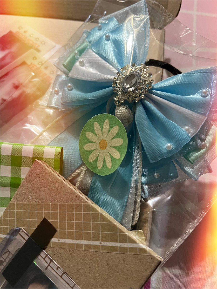 Seokjinniepops's tweet photo. Yeonjun &amp; my Teulight ribbon finally came home💚💙
-
Ang alam ko nakipagtrade ako pero bakit parang ngshopping me?🥹This is by far the best packaging I have received.Thank you @pixieecloset Can’t wait to use it sa Trejo con✨ #MsSeokjinniebudol #MsSeokjinnietrades #pixieeribbons https://t.co/YDWymgQsBi