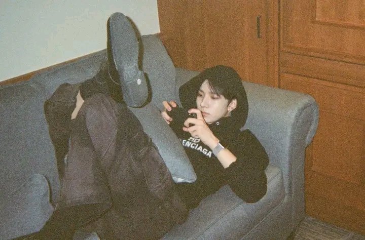Your attention is on your phone again love:<