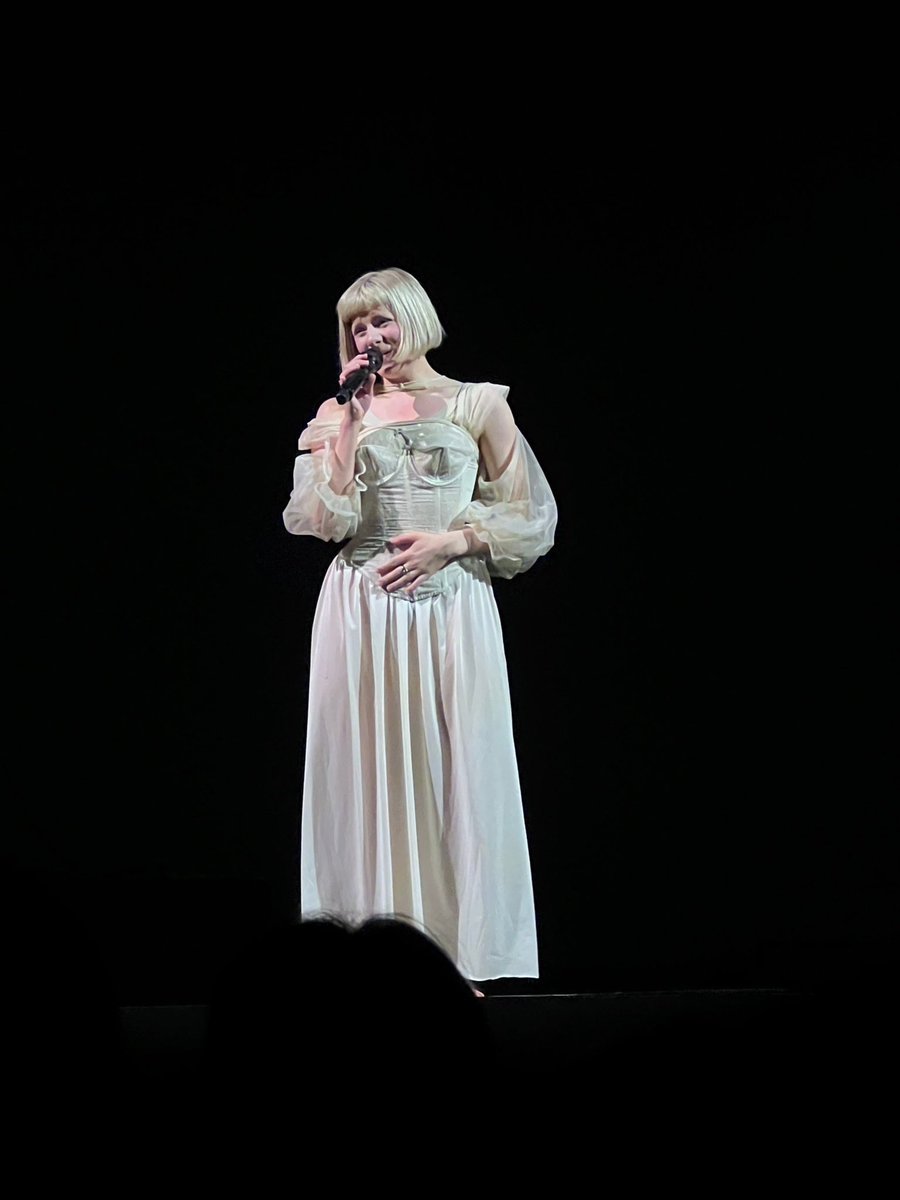 yoxnn_chyy's tweet image. ลงเป็น Memories ไว้งับ ว่าชีวิตนี้เคยจอน้องออตัวจริง ได้ฟังเสียงน้องสดๆ ได้ฟังบทเพลงอันไพเราะสดๆ ชีวิตนี้คอมพลีทละ หลังจากอยากให้น้องมา แต่ก็ได้แค่คาดหวัง พอเห็นน้องจะมาไทย ใจนี่ตื่นเต้นมาก555 น้องออ Energy เยอะม๊ากกจริงๆ พลังไม่ตกเลย #AuroraTH2023 #TheGodsWeCanTouchTourTH