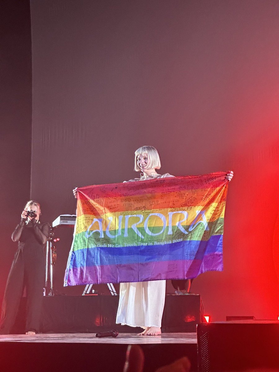 yoxnn_chyy's tweet image. ลงเป็น Memories ไว้งับ ว่าชีวิตนี้เคยจอน้องออตัวจริง ได้ฟังเสียงน้องสดๆ ได้ฟังบทเพลงอันไพเราะสดๆ ชีวิตนี้คอมพลีทละ หลังจากอยากให้น้องมา แต่ก็ได้แค่คาดหวัง พอเห็นน้องจะมาไทย ใจนี่ตื่นเต้นมาก555 น้องออ Energy เยอะม๊ากกจริงๆ พลังไม่ตกเลย #AuroraTH2023 #TheGodsWeCanTouchTourTH